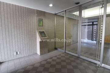 エントランスはオートロック付きです。