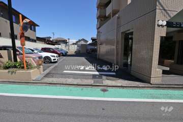 駐車場出入り口