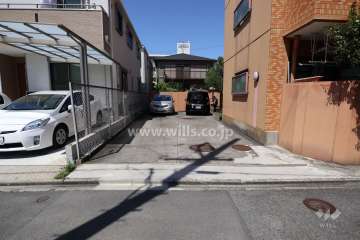 駐車場出入り口