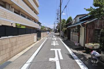 敷地南側の前面道路