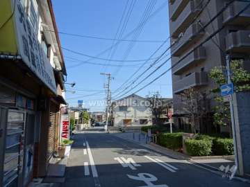 敷地北側の前面道路