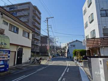 敷地北側の前面道路