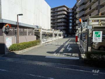 駐車場の出入り口