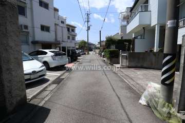 敷地北側の前面道路（東側から）
