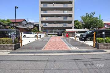 駐車場出入り口