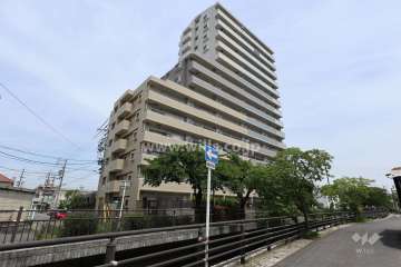 ファミリアーレもりやまの外観（南西側から）