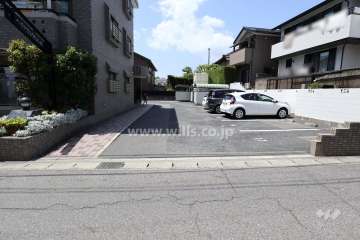 駐車場出入り口