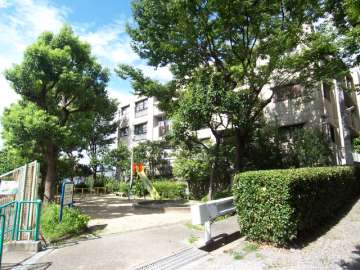 マンション隣の公園