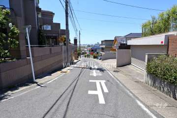 敷地北側の前面道路