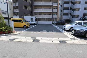 駐車場出入り口