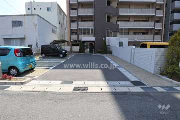 駐車場出入り口