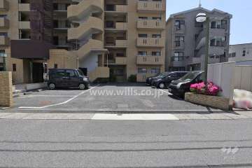 駐車場出入り口