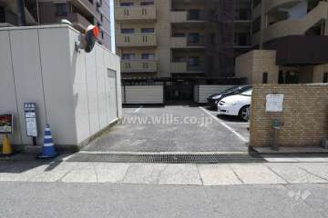 駐車場出入り口