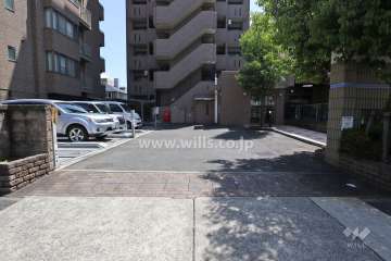 駐車場出入り口