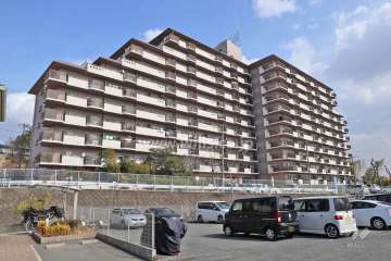 青葉丘マンションの外観（西側から）