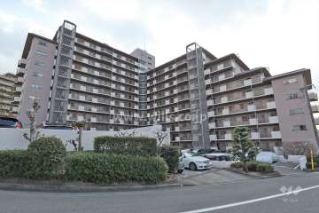 青葉丘マンションの外観（北側から）