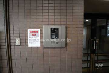 エントランスはオートロック付きです。