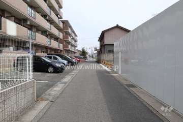 敷地南側前面道路（西側から）