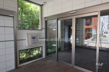 エントランスはオートロック付きです。