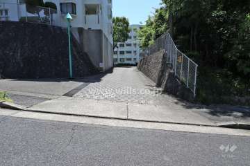 駐車場出入り口