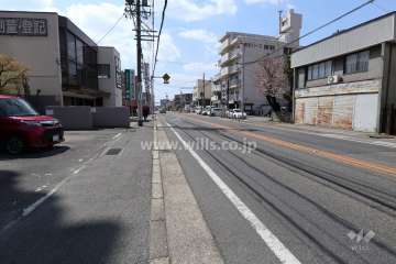 敷地の北側前面道路（東側から）