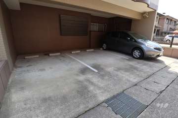 敷地内駐車場（屋内平面式）