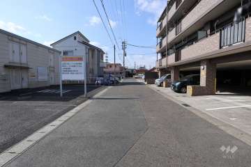 敷地南側の前面道路（東側から）