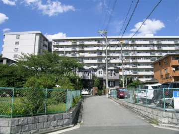コープ野村江坂台の外観（南側から）