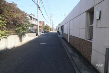敷地北側の前面道路