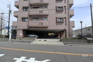 駐車場出入り口