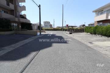敷地北側の前面道路（東側から）