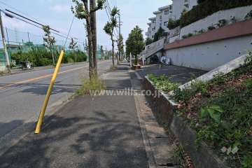 敷地東側の前面道路