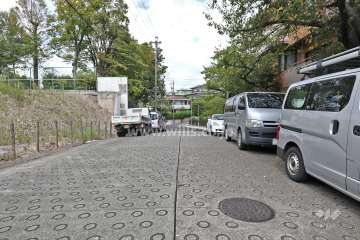 敷地北西側前面道路（南東側から）