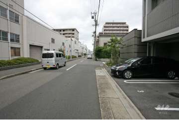 敷地西側の前面道路