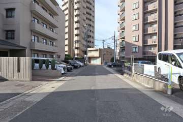 敷地北西側の前面道路