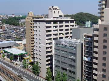 進和江坂アーバンライフの外観（南西側から）