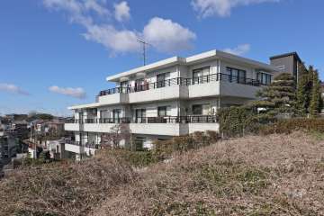 集合邸宅岳見の外観(南東側から）