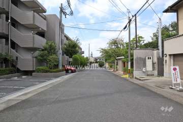 敷地北東側の前面道路