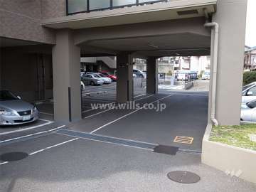 敷地内駐車場（平面式と機械式とがあります。）