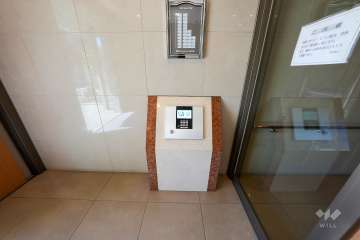 エントランスはオートロック付きです。