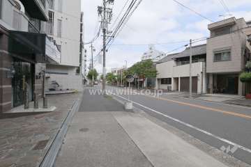 敷地北側の前面道路（東側から）