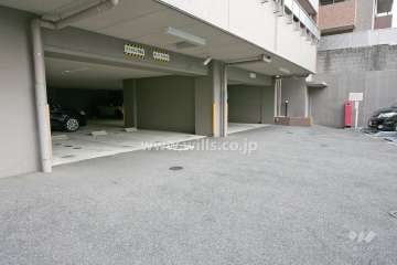 敷地内駐車場(屋内平面式）