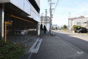 敷地北側の前面道路（東側から）