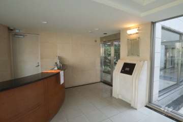 エントランスはオートロック付きです。