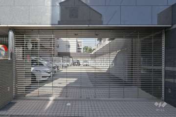 駐車場出入り口（リングシャッター付き）