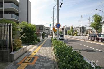 敷地北側の前面道路（山手グリーンロード）