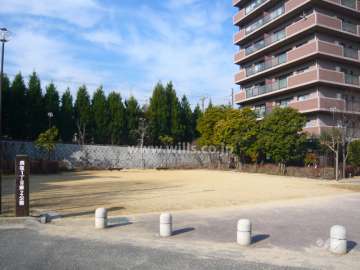 敷地の南側には広場があります。