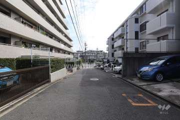敷地南側の前面道路