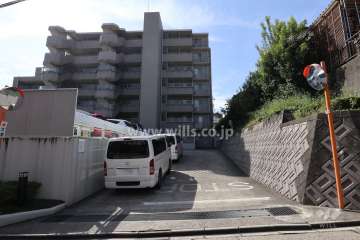 駐車場出入り口