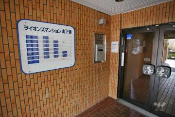 エントランスはオートロック付きです。